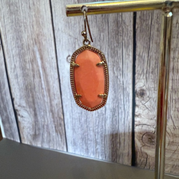 VINTAGE Kendra Scott Coral Dani drop earrings - Picture 2 of 2